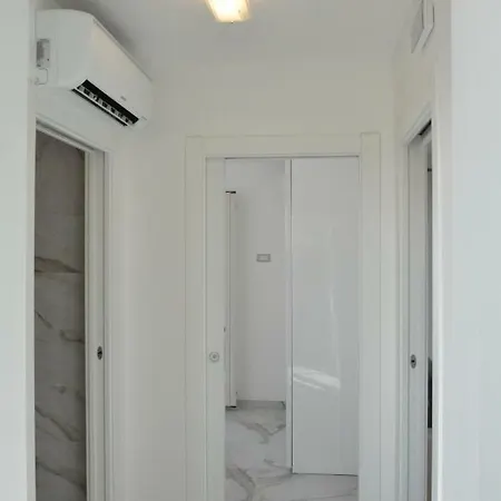 Attico Vista Mare Terrazzo 50 Mq Splendido E Nuovo アパート リド・マリーニ