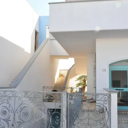 Attico Vista Mare Terrazzo 50 Mq Splendido E Nuovo アパート リド・マリーニ