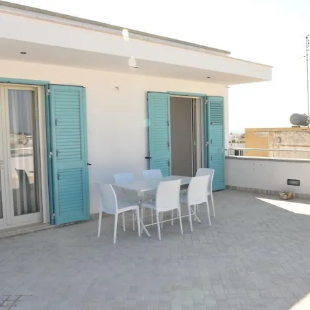 Attico Vista Mare Terrazzo 50 Mq Splendido E Nuovo アパート リド・マリーニ