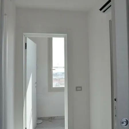 Attico Vista Mare Terrazzo 50 Mq Splendido E Nuovo リド・マリーニ